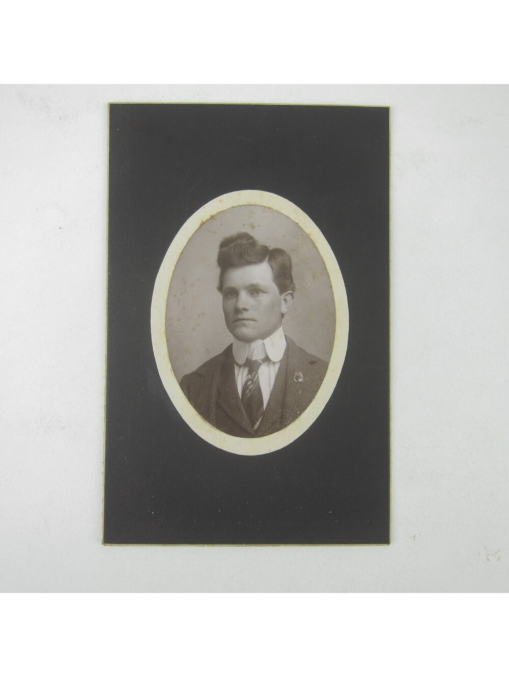Cabinet Card Photograph Handsome Young Man Portrait Suit & Tie Antique c 1900